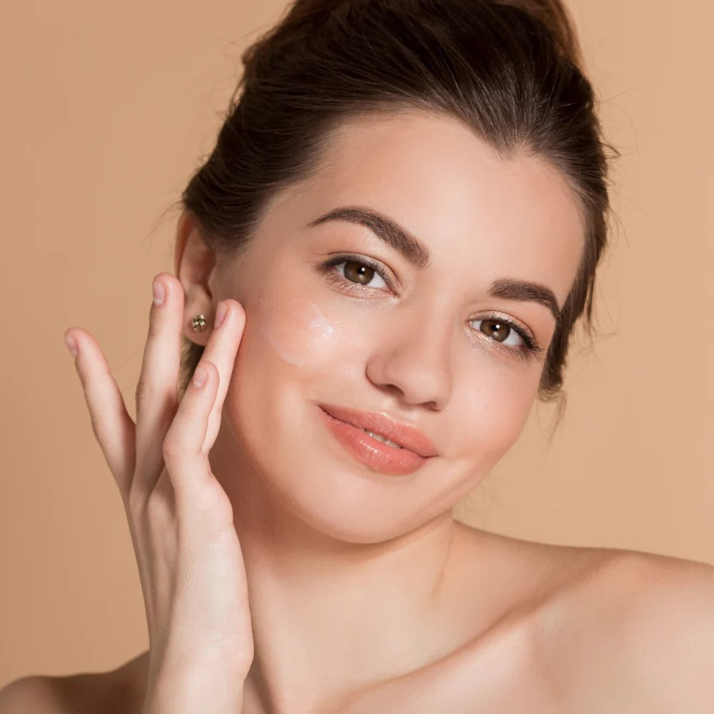 Top Benefits of Using Face Serum with Hyaluronic Acid for Glowing Skin